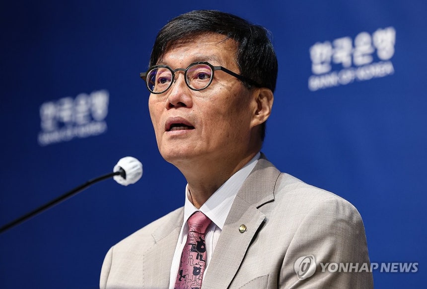 발언하는 이창용 총재
(서울=연합뉴스) 이창용 한국은행 총재가 10일 서울 중구 한국은행에서 열린 금융통화위원회 금리 결정에 대한 기자간담회에서 발언하고 있다. 2025.7.10 [사진공동취재단] photo@yna.