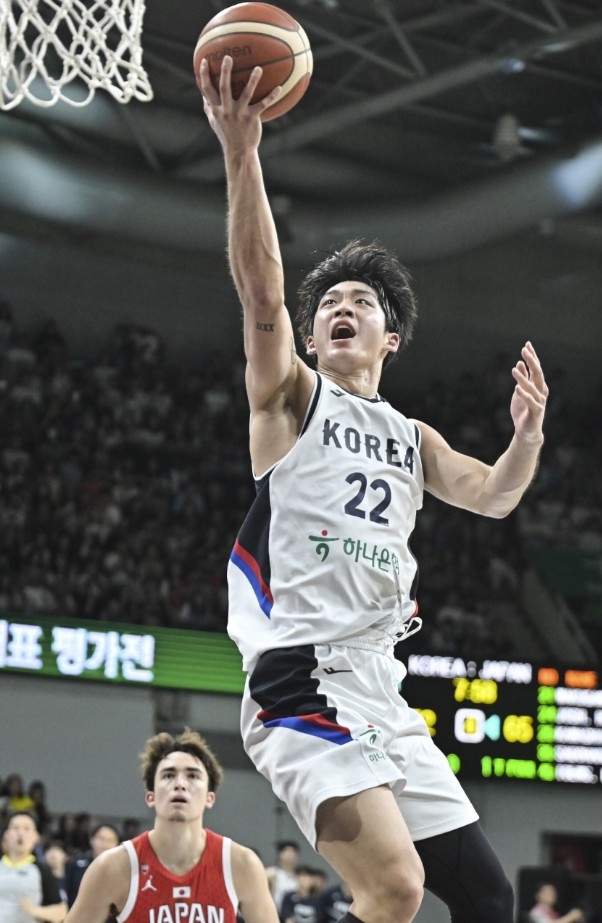 <b>여준석</b>＋<b>이현중</b> 폭발…한국 남자농구, 일본에 14점 차 대승