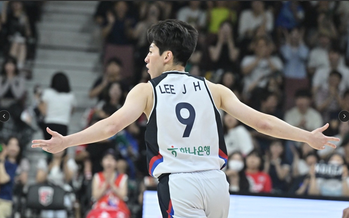 <b>여준석</b>＋<b>이현중</b> 43점…한국 남자농구, 일본에 14점 차 대승(종합)