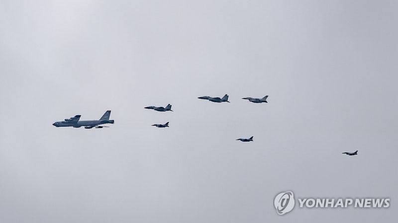 <b>한미일 공중훈련</b> 실시…美폭격기 B-52H 올해 첫 한반도 전개