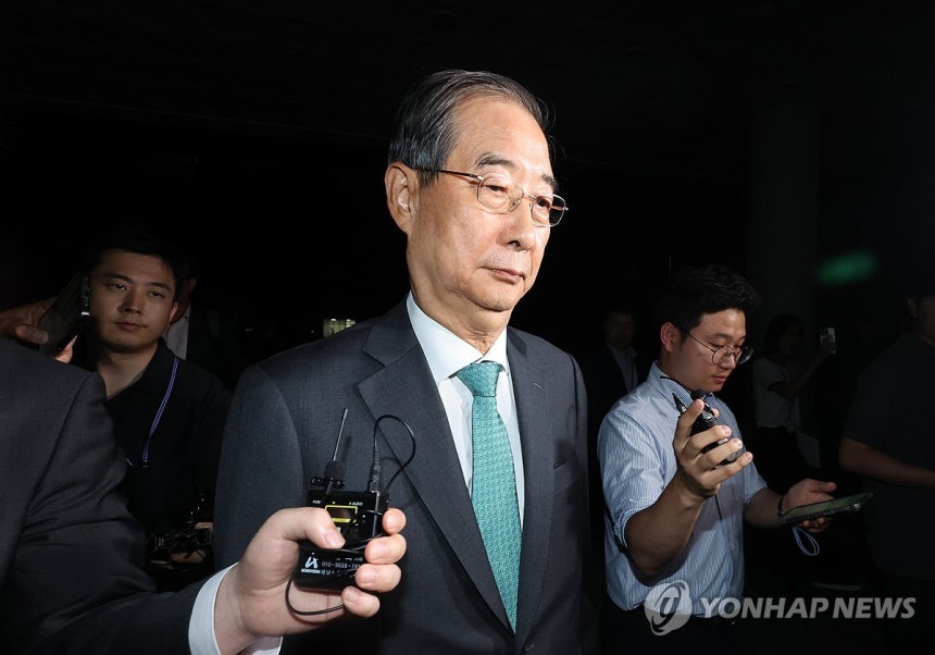 한덕수 전 국무총리, 내란특검 조사 종료
(서울=연합뉴스) 임화영 기자 = 한덕수 전 국무총리가 2일 서울 서초구 서울고검에서 내란특검 조사를 받은 뒤 청사를 떠나고 있다. 2025.7.2 hwayoung7@yna.