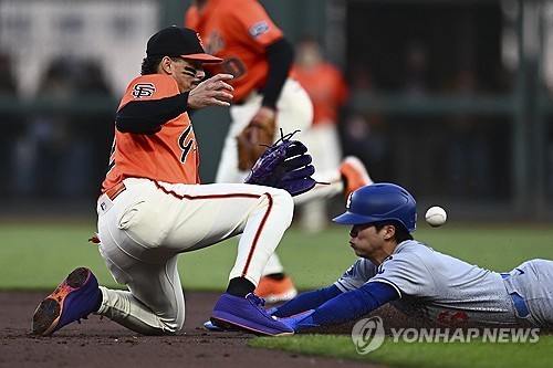 <b>이정후</b>, 역전 3루타 포함 <b>3안타</b> 3타점…<b>김혜성</b>도 <b>3안타</b> 2도루