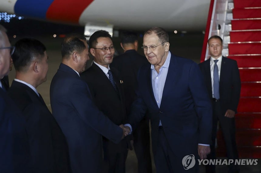 북한에 도착한 세르게이 라브로프 러시아 외무장관
[EPA 연합뉴스 자료사진. 재판매 및 DB 금지]