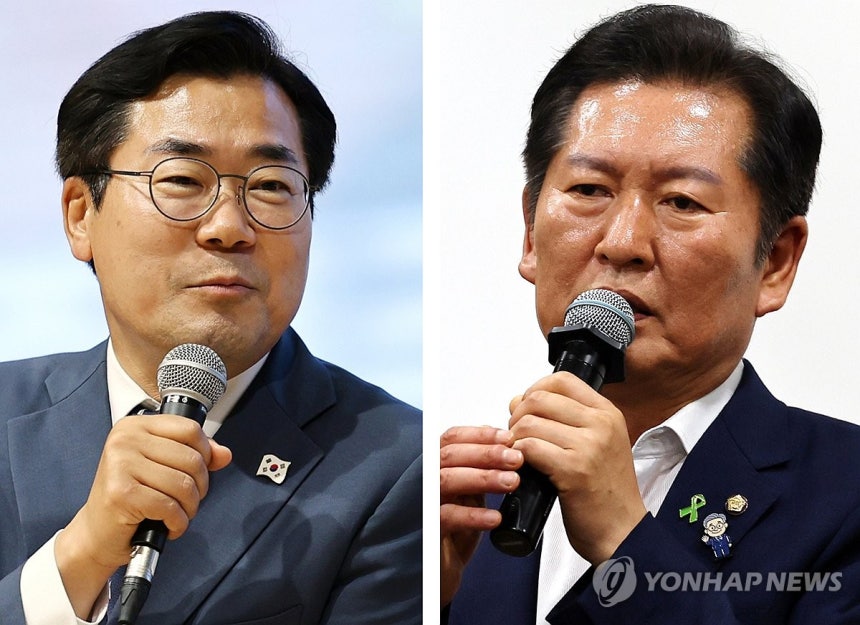 주말 지역 당심잡기 나선 정청래·박찬대 의원
(서울=연합뉴스) 정경재·정다움 기자 = 더불어민주당 당 대표 선거에 출마한 정청래 의원(오른쪽)과 박찬대 의원은 주말 지역 당원들과 만나 본격적인 표심 잡기에 나섰다.
