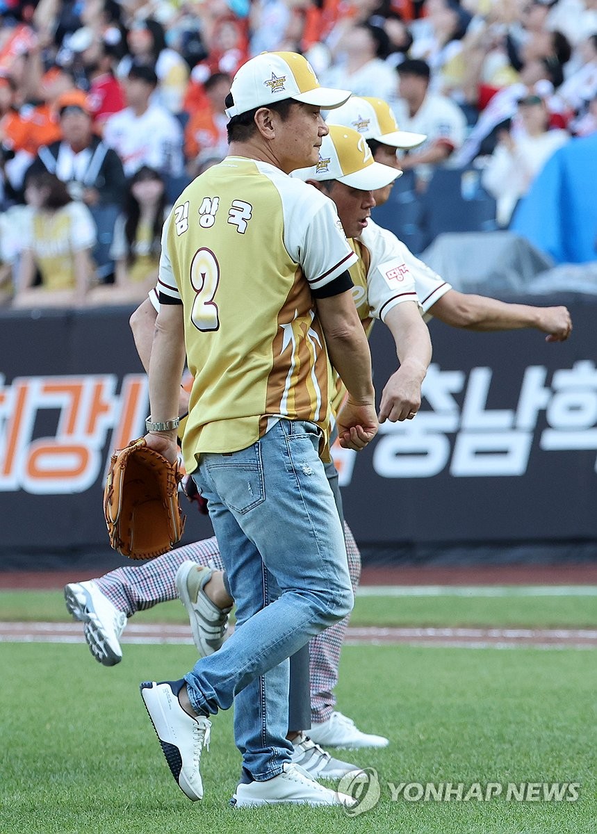 KBO <b>올스타전</b>, 빙그레 창단 멤버 이강돈·한희민·김상국 시구