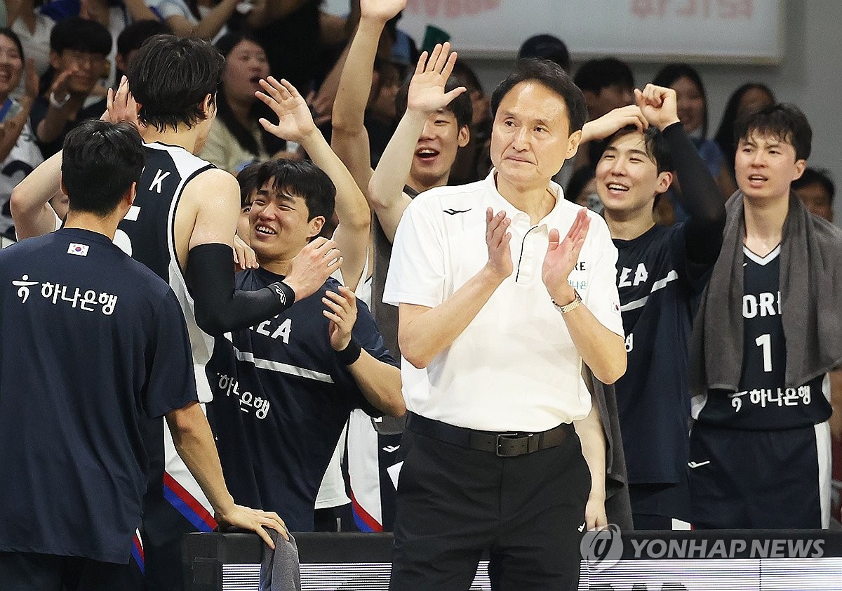 <b>한일전 2연승</b> 지휘한 안준호 "굶주린 늑대군단처럼 싸우라 했다"
