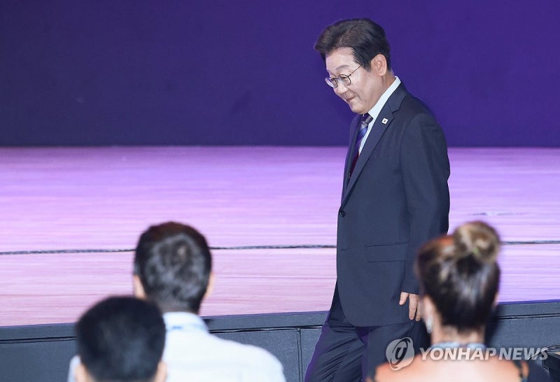 <b>세계정치학회</b> 총회 연설 마친 <b>이재명</b> 대통령