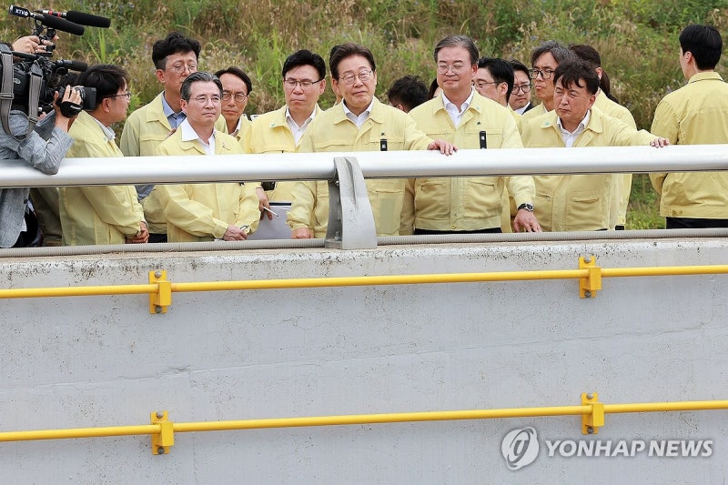 이재명 대통령, <b>오송 참사</b> 2주기 <b>현장 점검</b>
