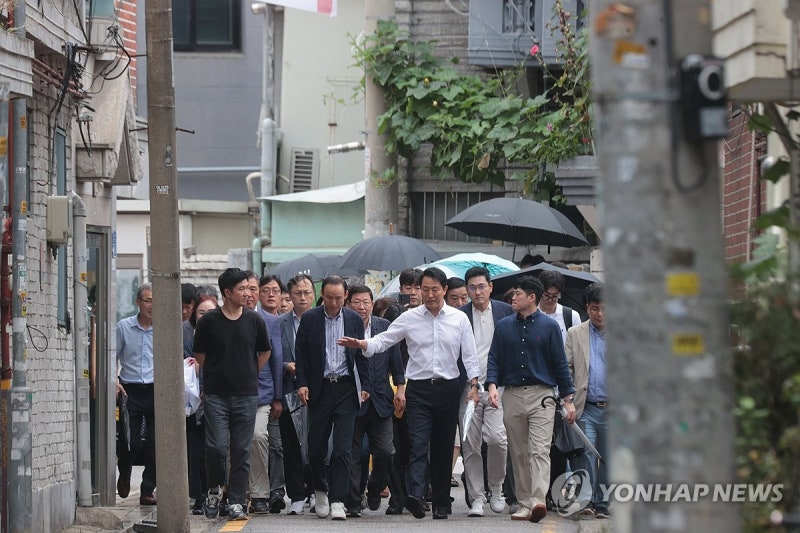 <b>자양동</b> 신속통합기획 <b>재개발</b> 지역 찾은 <b>오세훈</b> 서울시장