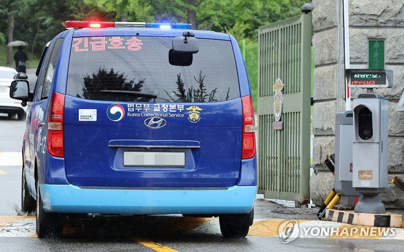 尹측 "특검, 강제<b>인치</b> 고집 망신주기…방문조사 사례도 있어"