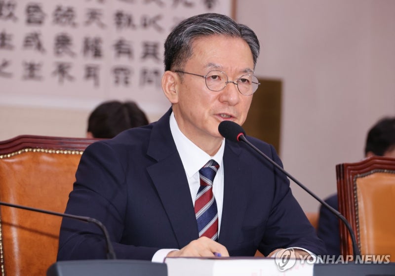 <b>정성호</b> "<b>조국</b>, 가족 전체 형 고려하면 불균형한 측면 있어"