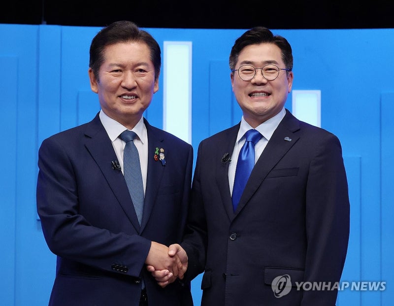 <b>정청래</b> "표결로 돌파"·박찬대 "강하되 세련되게"…첫 토론 대결