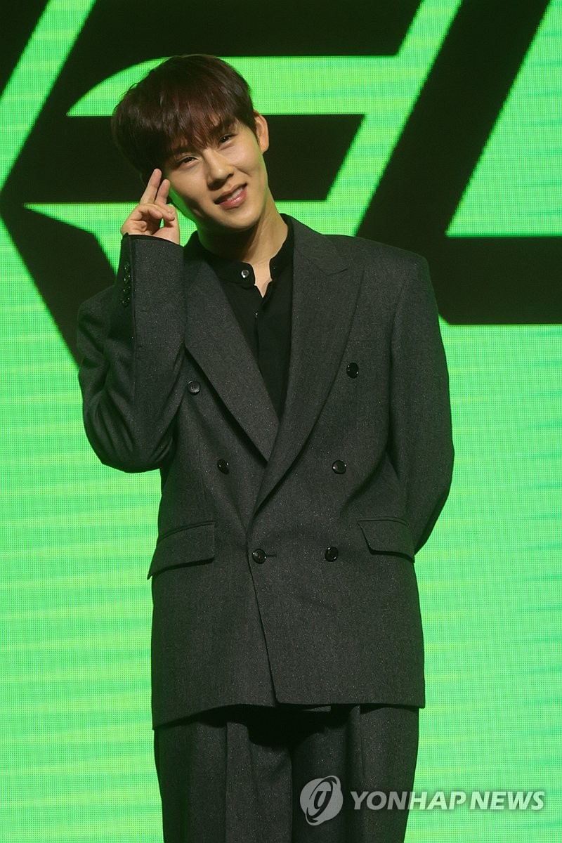<b>10주년</b> <b>몬스타엑스</b> "친형제보다 더 형제 같은 멤버들이죠"