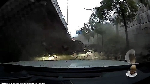 <b>오산</b> 고가도로 <b>옹벽 붕괴</b>로 차량 매몰…40대 운전자 <b>사망</b>(종합2보)