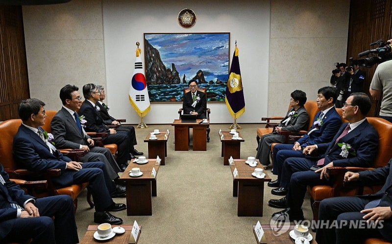 제헌철 경축식 사전환담