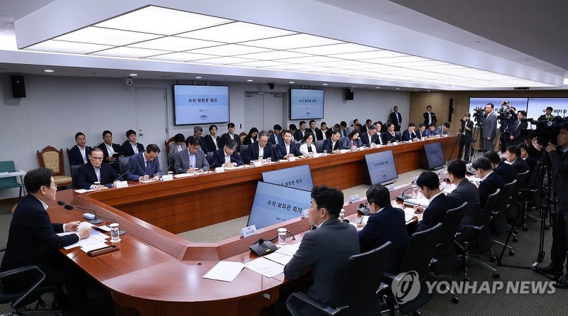 <b>수석</b>·<b>보좌관 회의</b> 주재하는 <b>이재명 대통령</b>