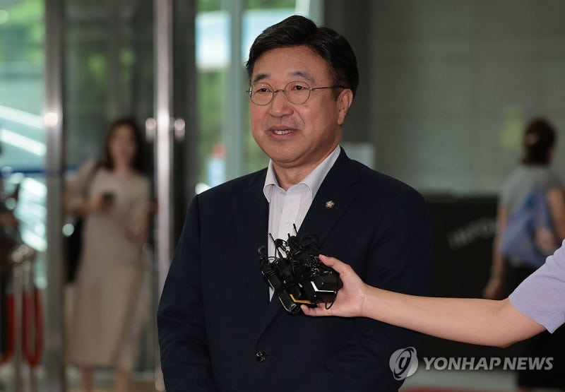 <b>윤호중</b> "허망한 희생 없게…생명안전기본법으로 안전권 구현"