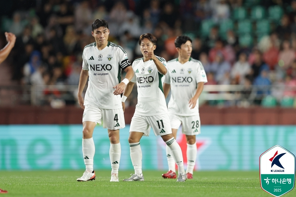 K리그1 <b>전북</b>, <b>기성용</b> 이적신고 <b>포항</b>에 3-2 역전승…18경기 무패
