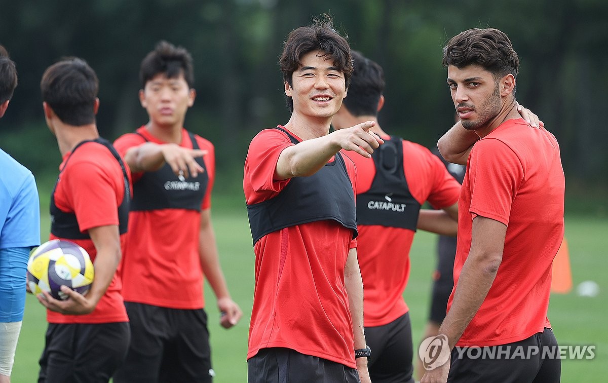 <b>기성용 포항</b> 이적 신고식…K리그1 전북과 홈경기 선발 출격
