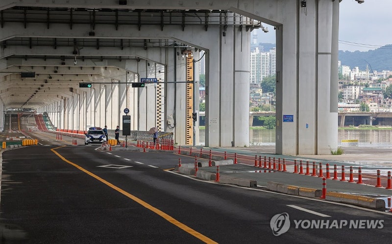 서울 <b>잠수교</b> 통제 해제돼 차량 <b>통행 재개</b>…한강 수위 낮아져(종합)