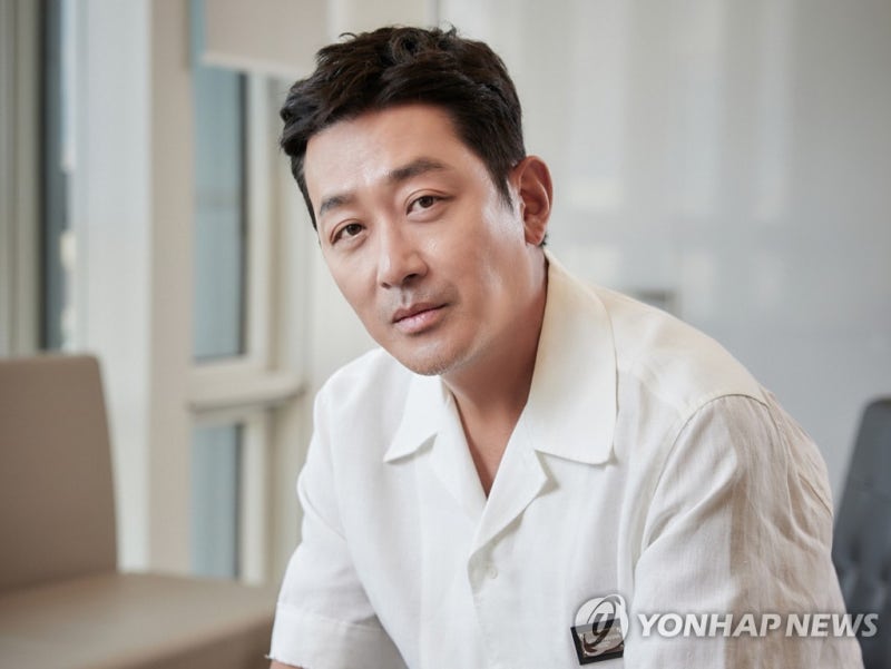 <b>하정우</b>, 팬 <b>별명</b> 요청에 '<b>최음제</b>' <b>논란</b>…"깊이 사과"