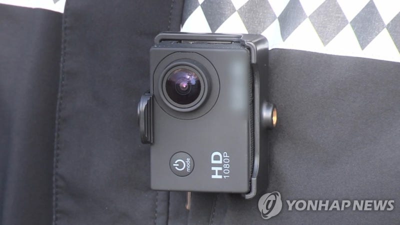 <b>경찰</b>관이 사비로 사던 <b>보디캠</b>…1만4천대 전면 보급