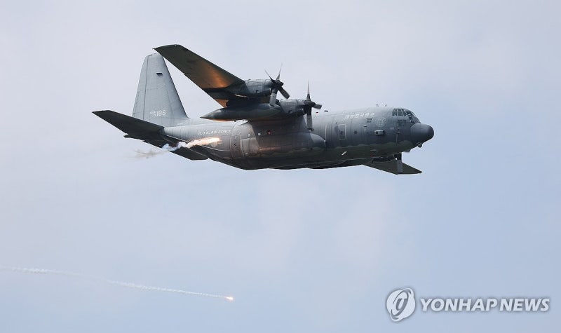 공군 <b>수송기</b>, 일본 방공식별구역 <b>침범</b>…日 전투기 출격(종합)