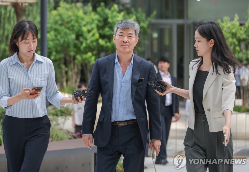 이종호 전 블랙펄인베스트 대표, 김건희 특검 출석 (서울=연합뉴스) 류영석 기자 = 이종호 전 블랙펄인베스트 대표가 23일 서울 종로구 KT광화문빌딩에 마련된 김건희 여사 관련 의혹을 수사 중인 민중기 특별검사팀 사