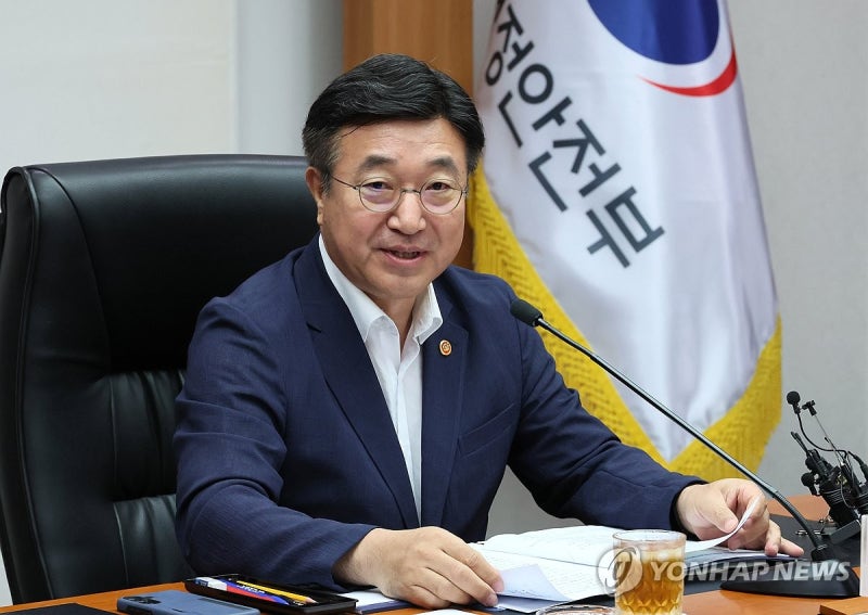 인사말 하는 <b>윤호중</b> <b>장관</b>