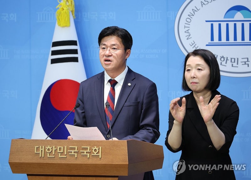 與, 사직하며 <b>검찰</b>개혁 비판한 檢간부에 "尹졸개 준동에 치떨려"