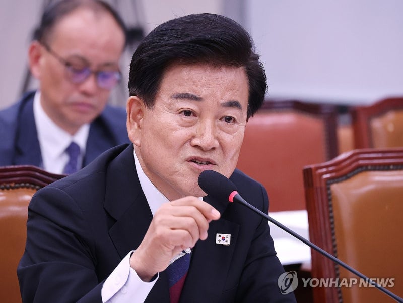<b>정동영 통일</b>부 <b>장관</b>, 취임식 전 <b>판문점</b>부터 방문