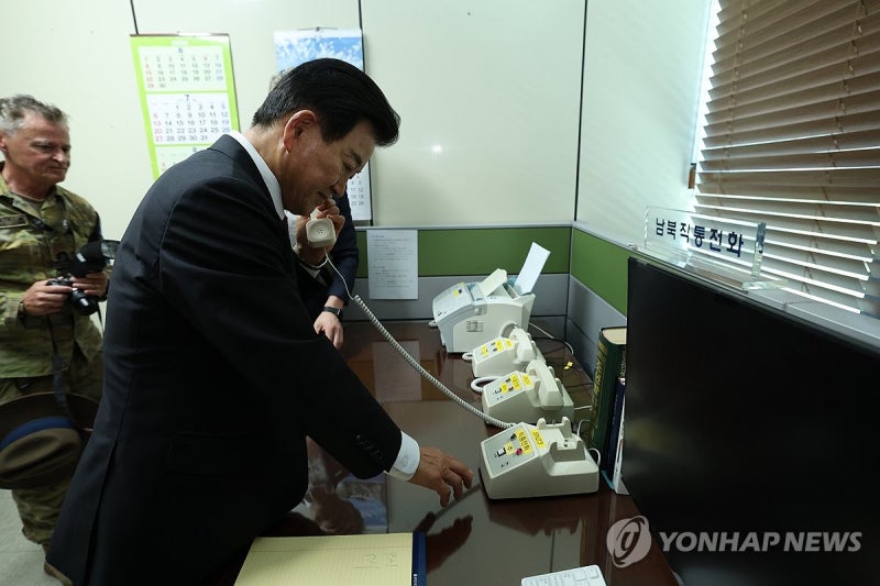 <b>정동영</b>, 통일장관 취임식전 판문점부터…"연락채널 <b>복원</b> 급선무"(종합)