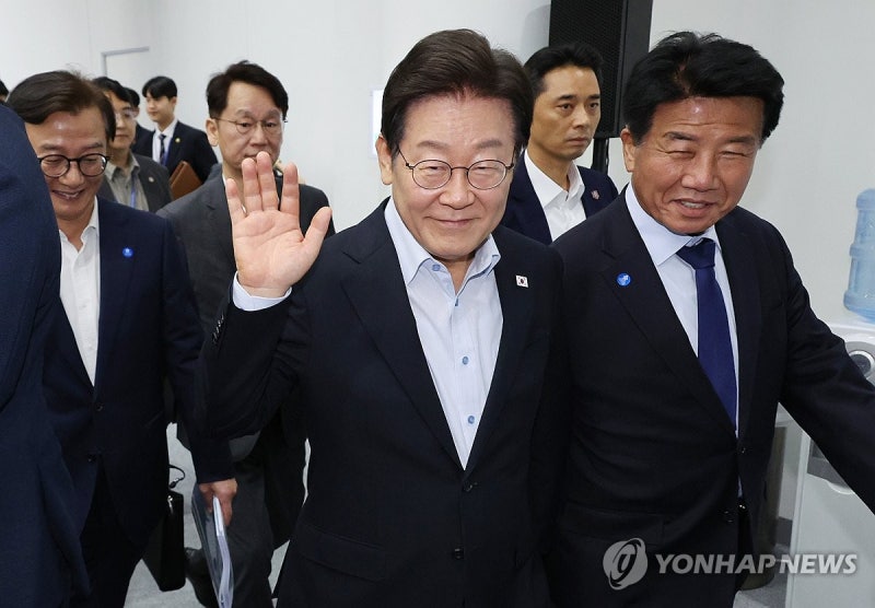 <b>부산 타운홀 미팅</b> 마친 <b>이재명</b> 대통령