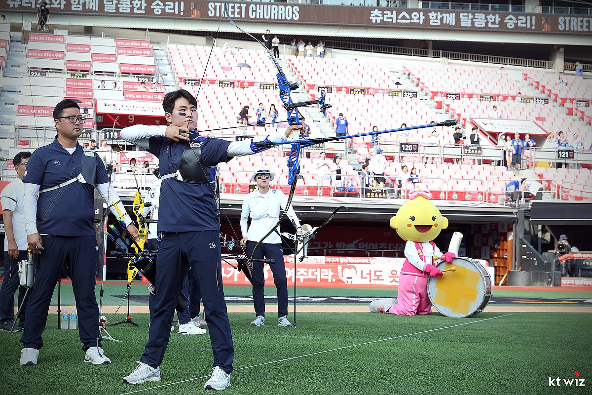 '최강' 한국 <b>양궁</b>, 프로야구 kt 홈구장서 <b>소음 적응훈련</b>