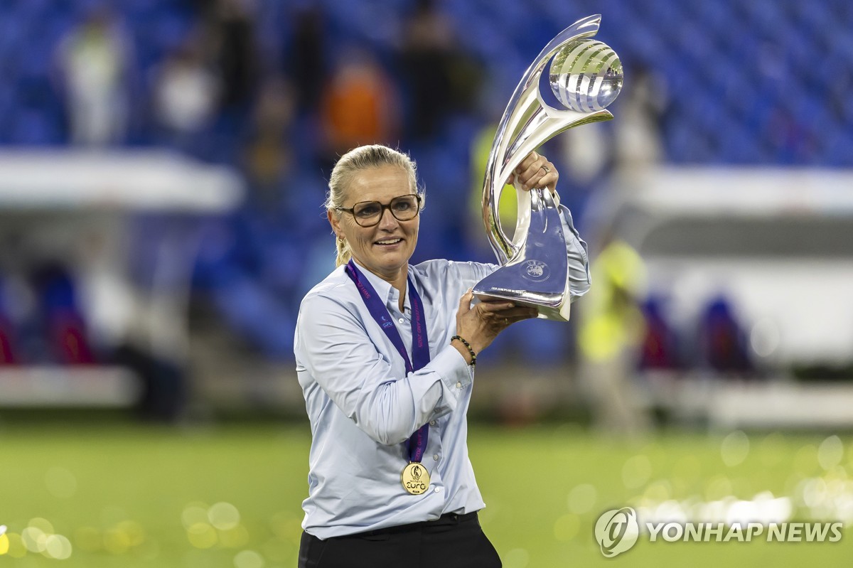 <b>잉글랜드</b>, 승부차기로 스페인 물리치고 <b>여자 유로</b> 2연패