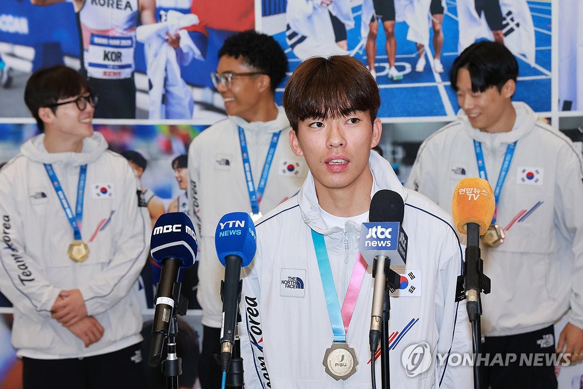 'U대회 金' <b>남자 400ｍ계주</b> "아시안게임 메달·올림픽 출전까지"