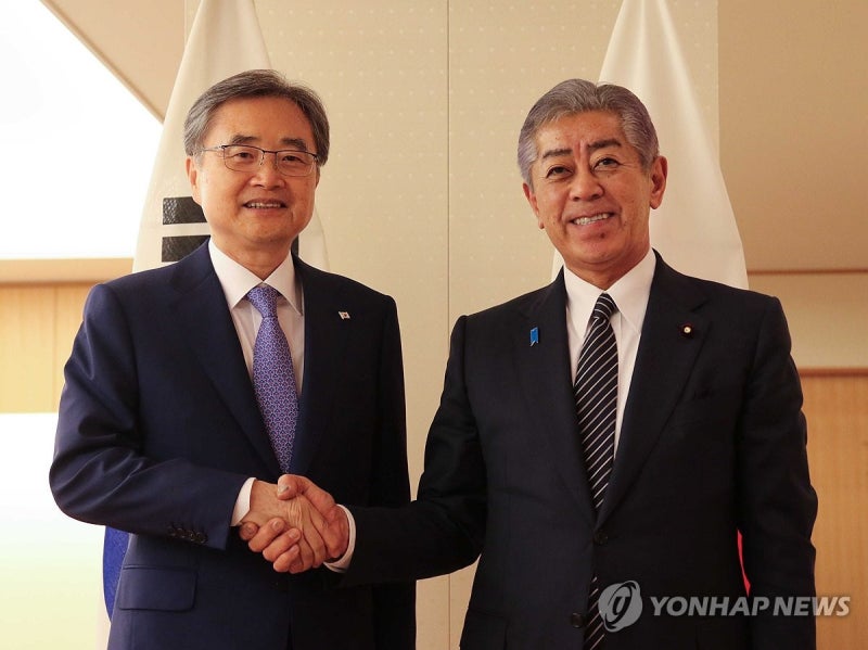 조현, 日서 첫 <b>한일</b> 외교장관 회담…"우방국과 <b>관계</b> <b>강화</b>"