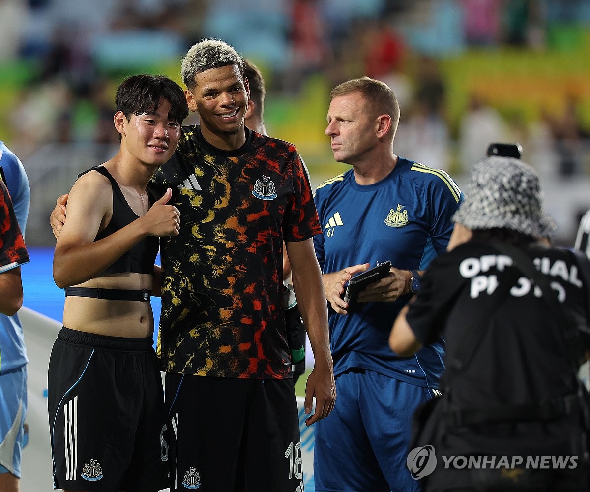 경기 마친 <b>뉴캐슬</b> 박승수
