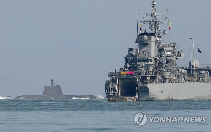 진해 입항 <b>해군</b> 함정서 불, 환자 3명…진화 오래 걸릴 듯(종합)