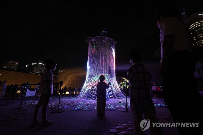동대문디자인플라자에서 열린 <b>서울라이트</b>