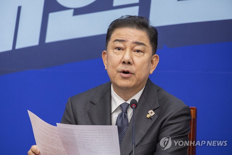 김병기 "<b>대주주 기준</b>, 정부 발표 10억원서 <b>상향</b> 가능성 검토"