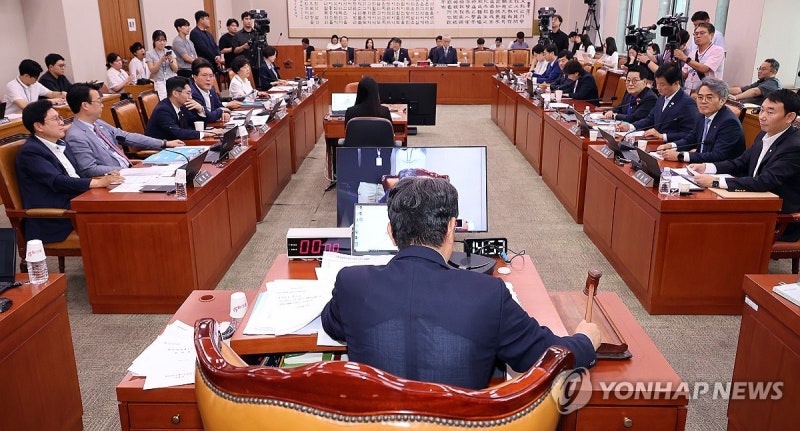 <b>방송3법</b>·<b>노란봉투법</b> 이어 '더 센 <b>상법</b>'도 與주도 법사위 통과