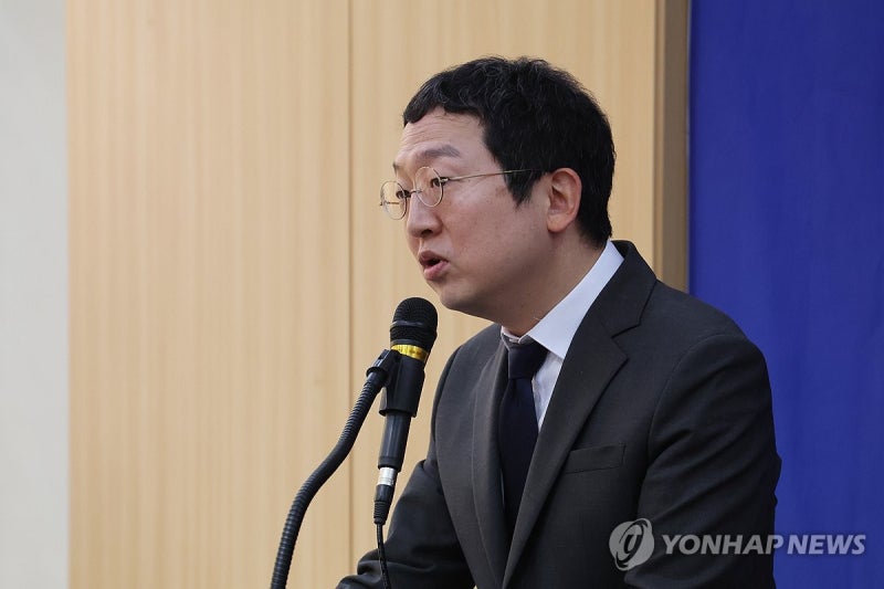 <b>해병특검</b>, 尹·이종섭 <b>비화폰 통화</b>분석 착수…김건희 폰도 확보