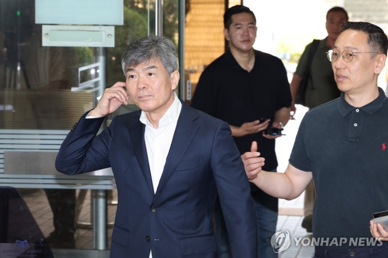 '김건희 최측근' <b>이종호</b> 영장<b>심사</b> 출석…밤늦게 <b>구속</b>여부 결정