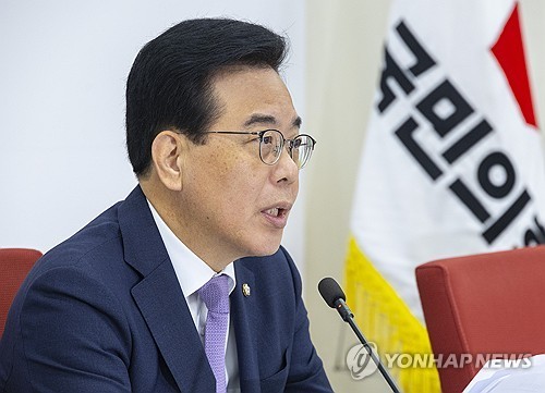 기자간담회 하는 국민의힘 송언석 비대위원장     (서울=연합뉴스) 황광모 기자 = 국민의힘 송언석 비대위원장 겸 원내대표가 6일 국회에서 가진 기자간담회에서 발언하고 있다. 2025.8.6     hkmpooh@y