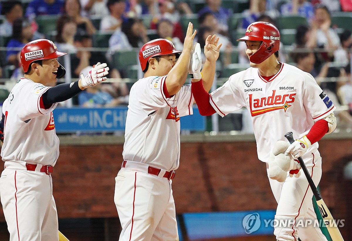 <b>오태곤 역전</b> 3점 <b>홈런</b>