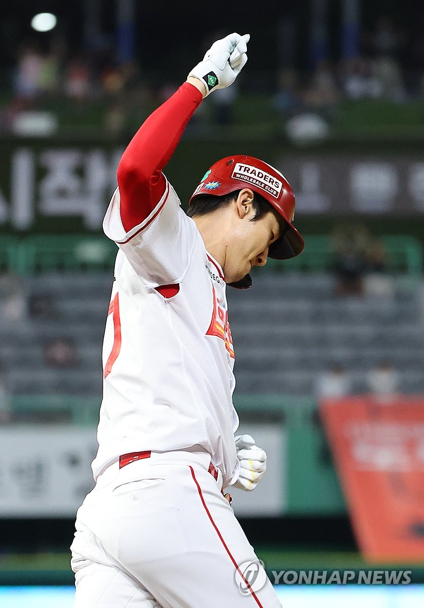 <b>오태곤 역전 3점 홈런</b>
