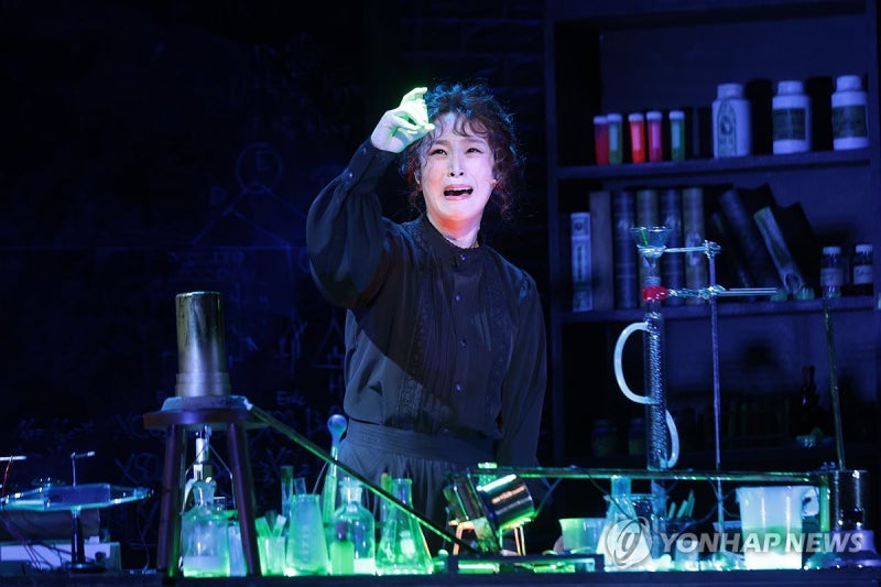 박혜나가 연기하는 '<b>마리 퀴리</b>'