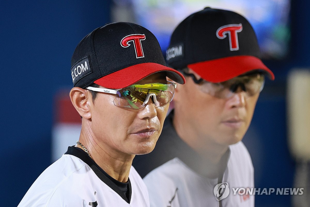 염경엽 LG <b>감독</b> "<b>한화</b>와 3연전, 신경 안 쓰인다면 거짓말"
