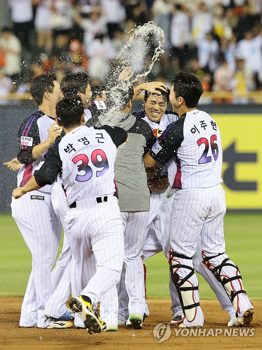 <b>천성호 끝내기 안타</b>로 1위 자리 사수한 LG